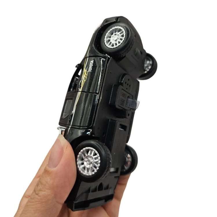 ماشین بازی ناب سل مدل تویوتا هایلوکس دو کابین فلزی چراغدار موزیکال کد Toyota Hilux Double Cab Metal with Lights& Musical