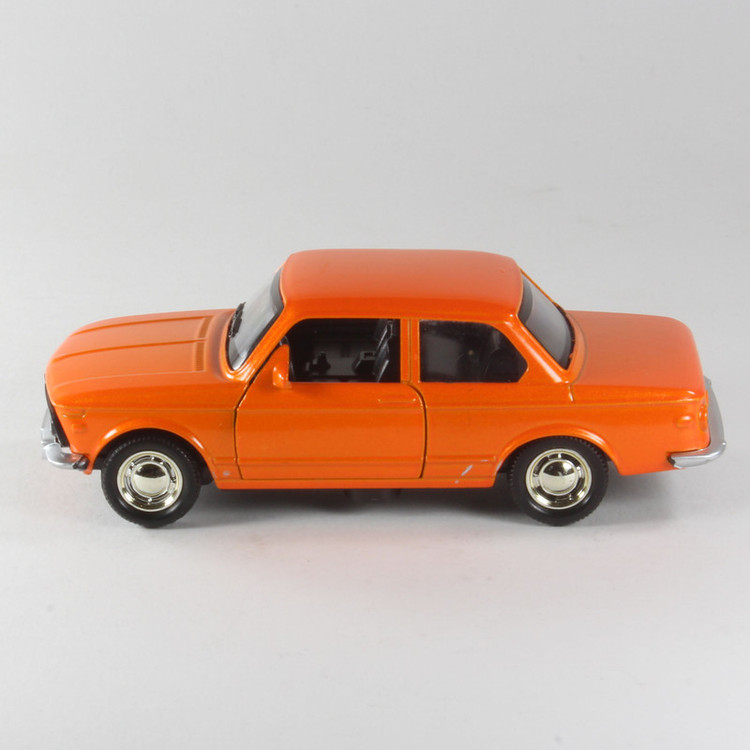ماشین بازی طرح BMW 2002 کد 0039