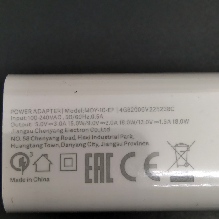 شارژر دیواری مدل MDY-10-EF/18W به همراه کابل تبدیل USB-C